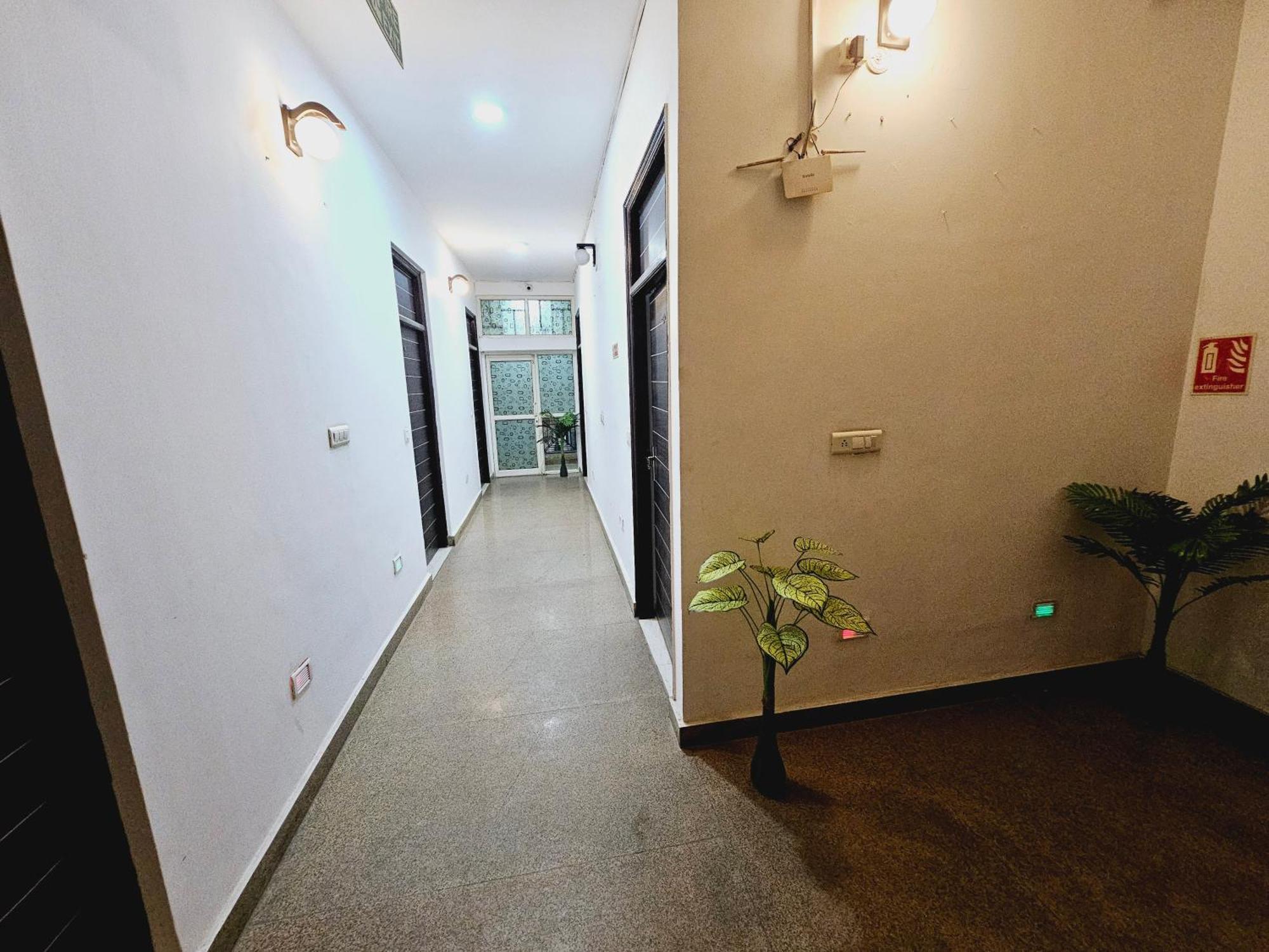 Hotel Tulip Near Delhi Airport Neu-Delhi Exterior foto