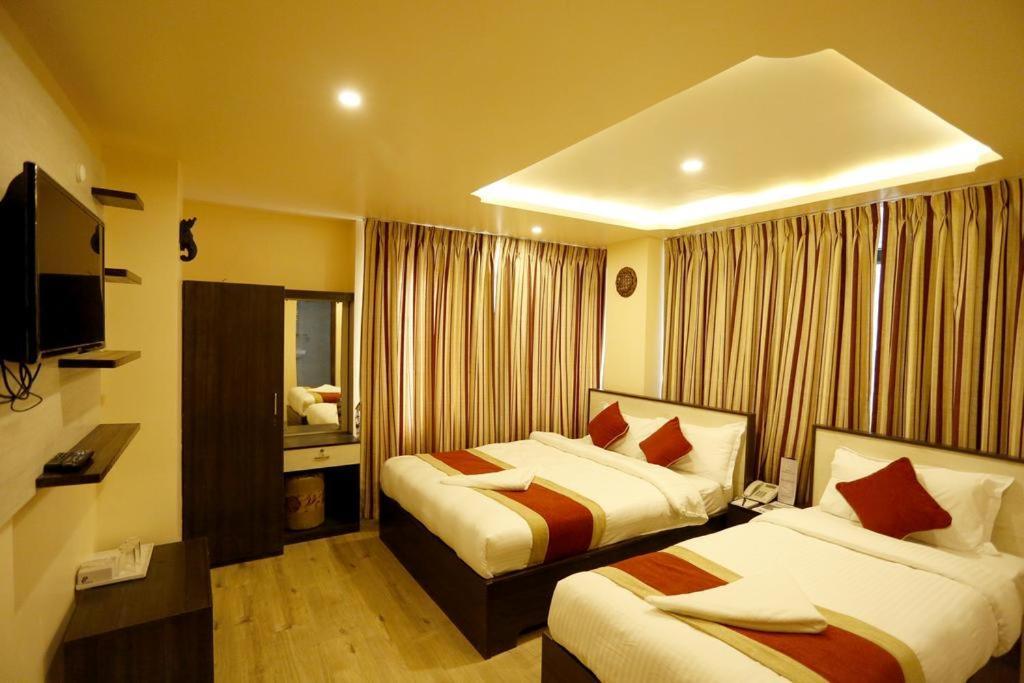 Hotel Tulip Near Delhi Airport Neu-Delhi Exterior foto